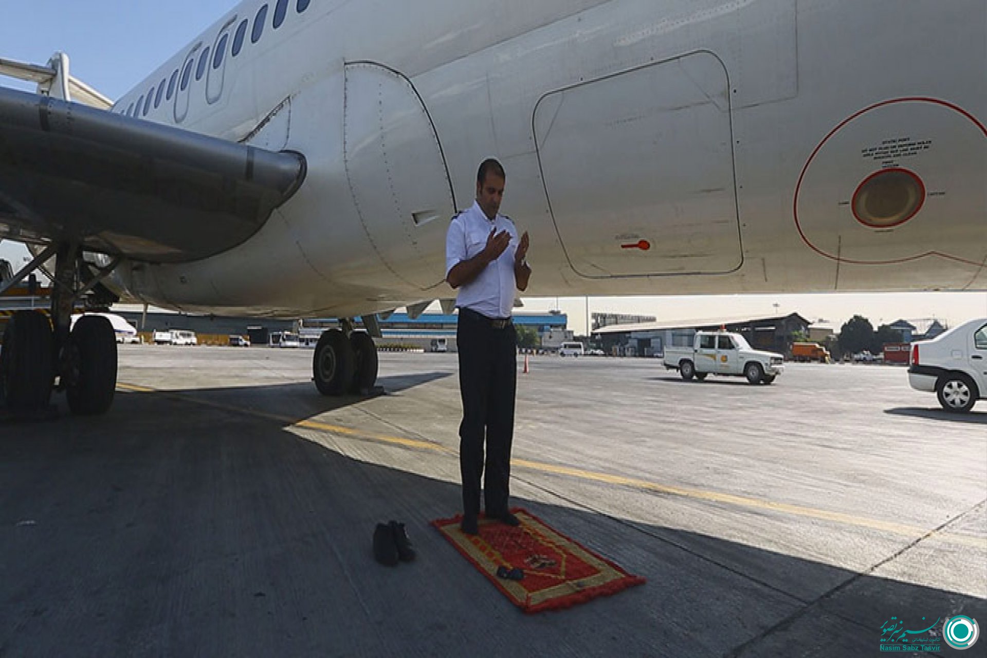 مستند نماز، پرواز