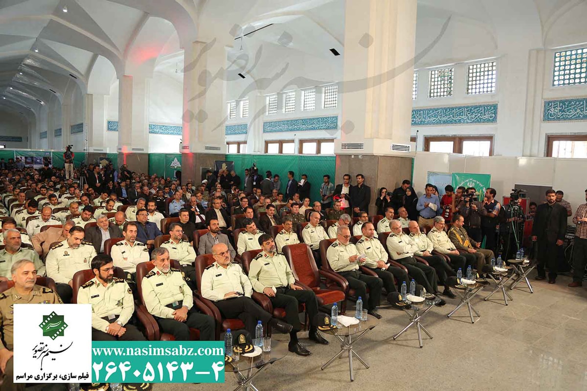 نمایی از سالن و چینش مراسم